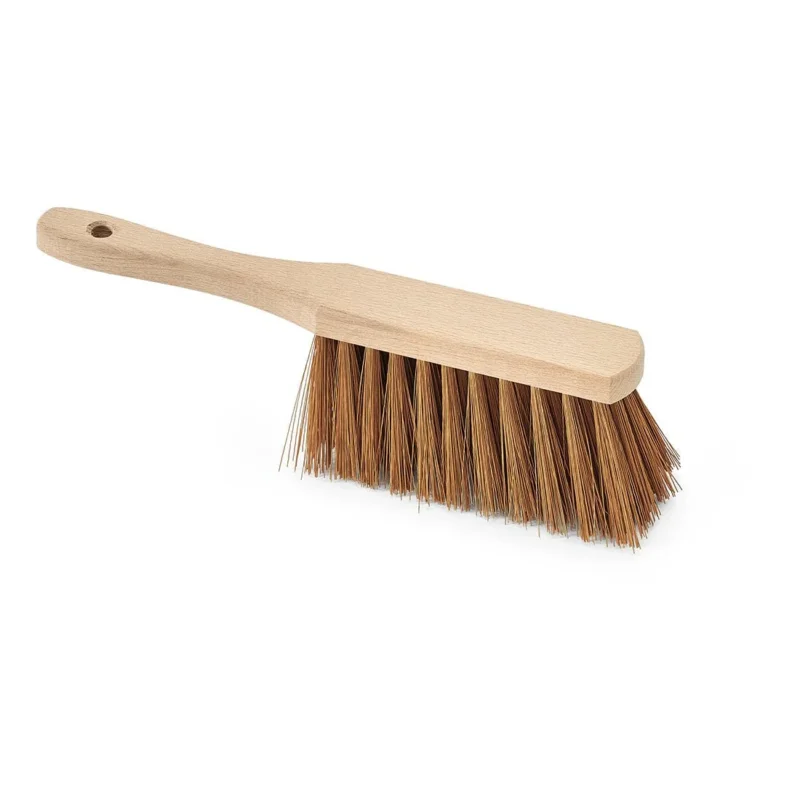 Der Nölle Profi Brush Industriehandfeger, 28 cm Poly-Kokos mit Aufhängeloch von Nölle Profi Brush Bürsten- & Pinseltechnik e.K., hat steife braune Borsten und einen hellen Holzstiel, fotografiert auf weißem Hintergrund.