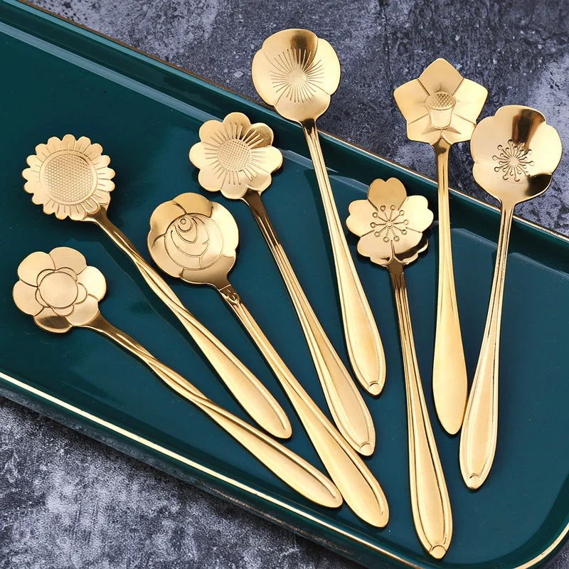 8-teiliges Teelöffelset aus Edelstahl mit Blumenmuster