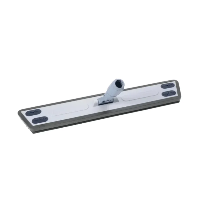 Eine Nahaufnahme eines flachen, rechteckigen Trapezwischer-Moppkopfes von Vileda GmbH in einem Farbschema aus Weiß und Grau. Dieser 60 cm große Staubwischer verfügt über einen zentralen Befestigungspunkt für einen Griff und Gummigriffe an den Rändern, die eine schnelle und effiziente Reinigung gewährleisten.
