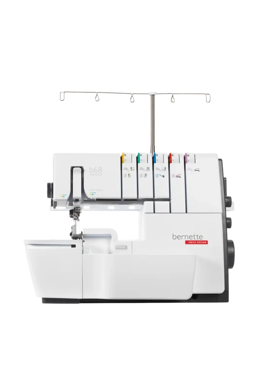 bernette b68 AIRLOCK Overlock- & Coverstitchmaschine in gerader Frontansicht, freigestellt ohne Bodenschatten