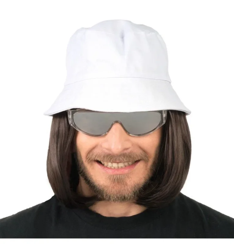 Lorenzo – Donkerbruine Haarpruik met Witte Bucket Hat van CHAKS koop je bij Partywinkel