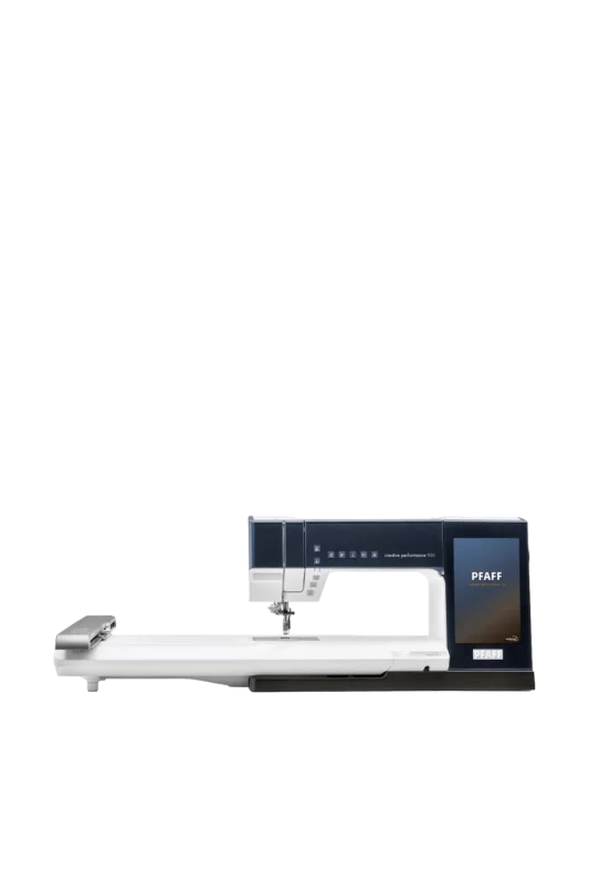 PFAFF creative performance 950 Näh- und Stickmaschine in gerader Frontansicht, freigestellt ohne Bodenschatten